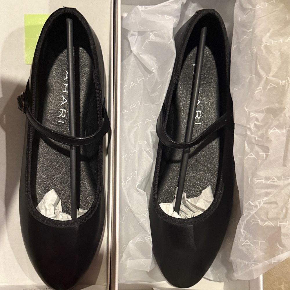 Tahari Women's Black Mary Jane Flats 7 vienna New
